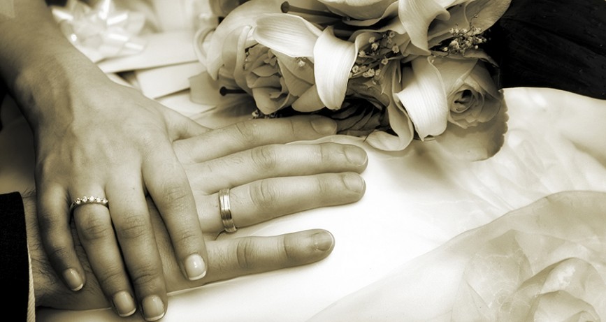 Anel de noivado e alianças de casamento: selando o compromisso